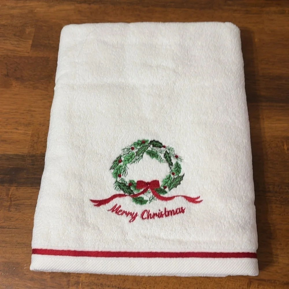 NWT 2 MARTHA STEWART PINE WREATH MERRY CHRISTMAS BATH TOWEL 28 X 48
